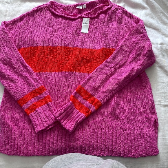 Woman’s Gap Sweater - Picture 1 of 11